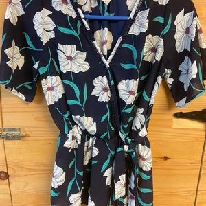 Flowy blouse; floral